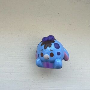 Eeyore wild blueberry muffin exclusive mini munch munchlings figure